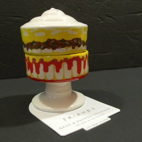 friends TV Series Salt Pepper Shakers Cake Pizza WB for Hallmark NWT - Picture 4 of 7